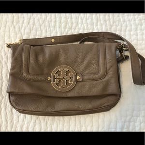 Tory Burch Amanda Foldover (Tan)